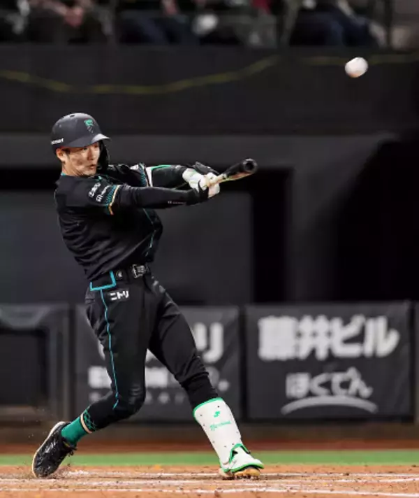 奈良間の勝ち越し二塁打　プロ野球