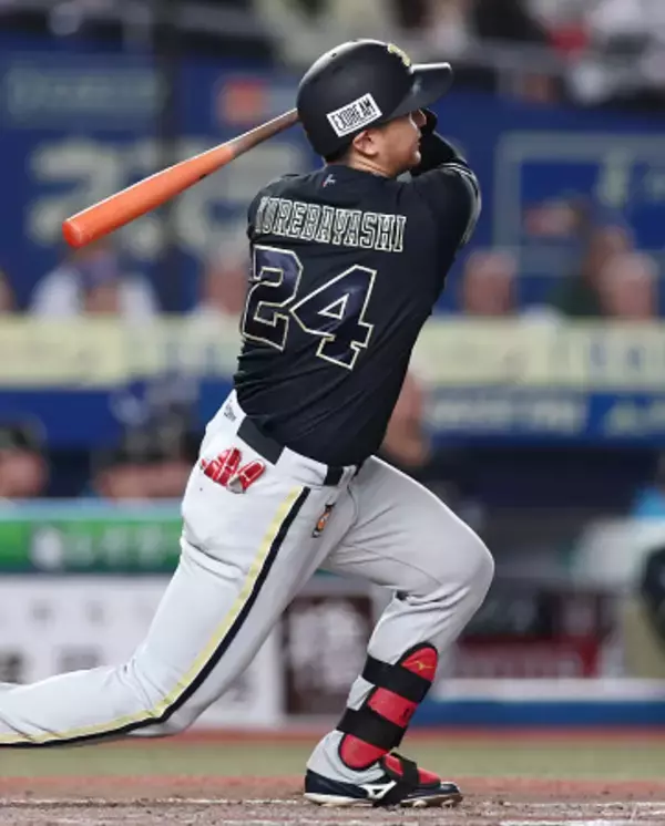 紅林の勝ち越し３ラン　プロ野球