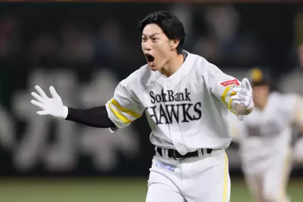 喜ぶ柳田　プロ野球