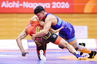 ３位決定戦で攻める吉田　アジア大会