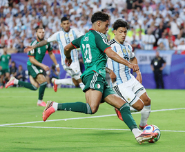 クロスを上げるシャイビ　Ｗ杯サッカー
