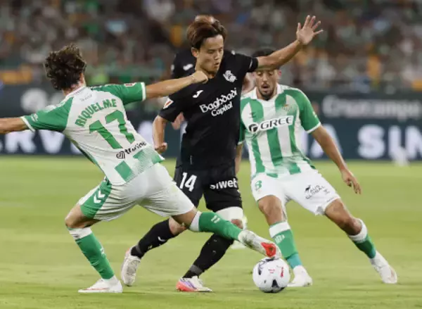 久保は後半途中までプレー　サッカー