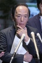 取材に応じる植田総裁