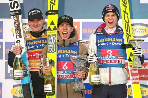 表彰式の二階堂　Ｗ杯ジャンプ男子