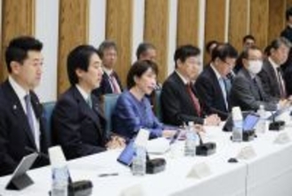 国保有データの利用、許可制に