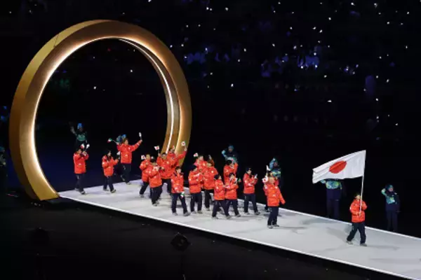 入場行進する日本の選手ら　五輪