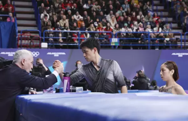 演技に臨む三浦、木原組　五輪