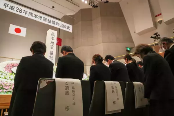 遺族ら冥福祈る