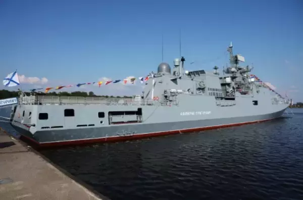 ロシア軍艦、英仏海峡で英民間ヨットに「警告射撃」