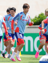 練習する鎌田　Ｗ杯サッカー