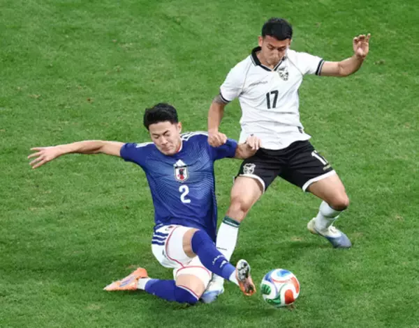 生き残り懸ける前田と菅原＝サッカー日本代表