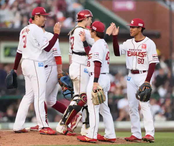 喜ぶ楽天ナイン　プロ野球