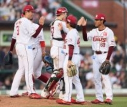 喜ぶ楽天ナイン　プロ野球