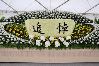 追悼式の祭壇