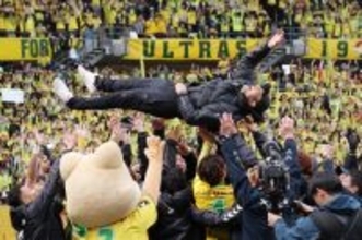 胴上げされる小林監督　Ｊリーグ