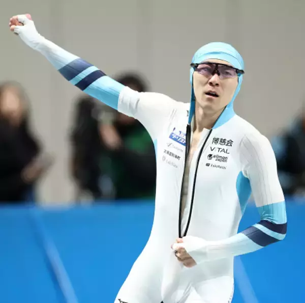 喜ぶ野々村　全日本スピードスケート