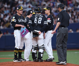 ソフトバンクの大津、不運の初黒星＝プロ野球