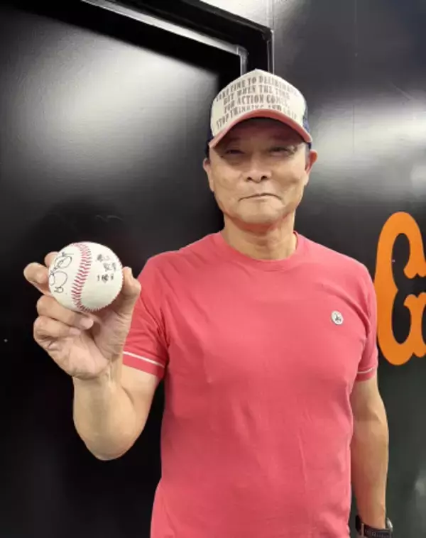 笑顔の橋上監督代行　プロ野球