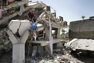 ベネズエラ、地震の死者１４００人超