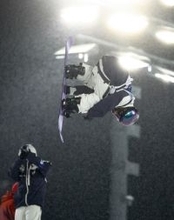 練習する長谷川