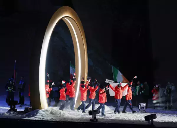 入場行進する日本の選手ら　五輪