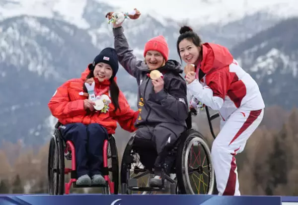 銀メダルの村岡