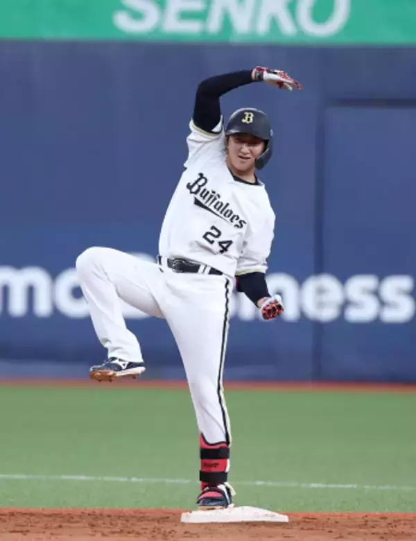 喜ぶ紅林　プロ野球