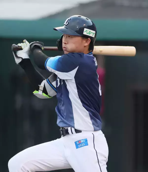 源田の適時三塁打　プロ野球