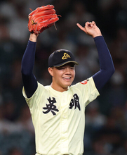 英明の冨岡が無四球完投＝高校野球・英明４―１関東一