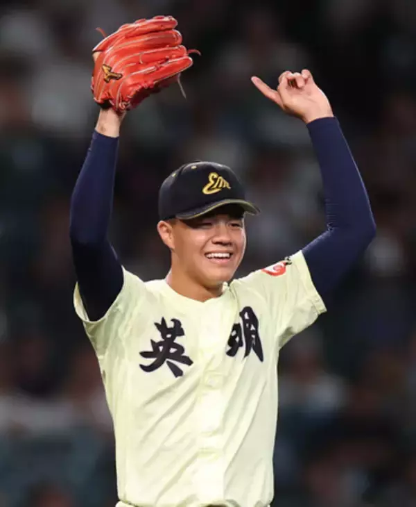 英明の冨岡が無四球完投＝高校野球・英明４―１関東一