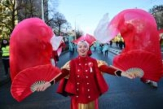 独立記念日を祝う人々