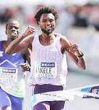 「タケレ、デッドヒート制す＝東京マラソン」の画像1