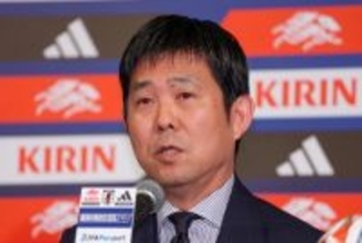 あいさつする森保監督