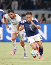 長友、健在示す＝サッカー日本代表