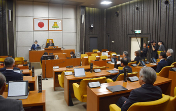 簗農水相への抗議決議可決