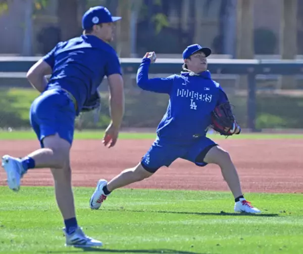 キャッチボールする山本　大リーグ