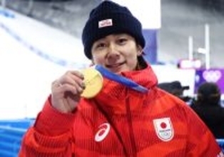金メダルを手にする戸塚　五輪