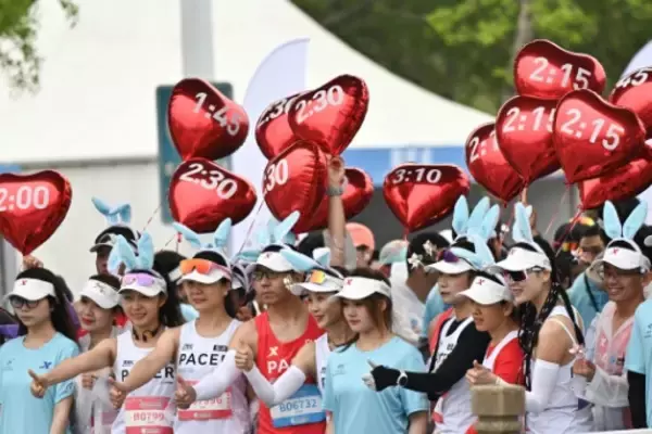 「マラソンで「映え」狙いの妨害行為や補給食「大量持ち去り」 ２選手に処分 中国」の画像