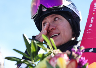 涙ぐむ竹内　五輪