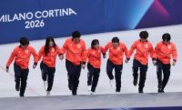 前代未聞の刃こぼれ＝表彰台の素材が災い―フィギュアスケート〔ミラノ・コルティナ五輪〕