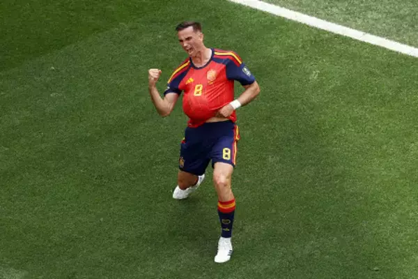 喜ぶルイス　Ｗ杯サッカー