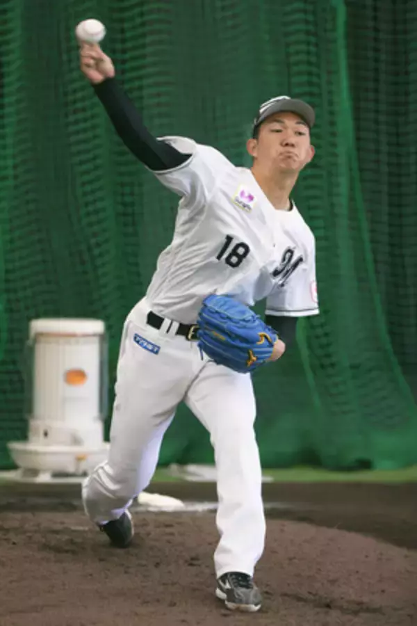 石垣元、衝撃の初ブルペン＝「バケモノ」級の大物新人―プロ野球・ロッテ