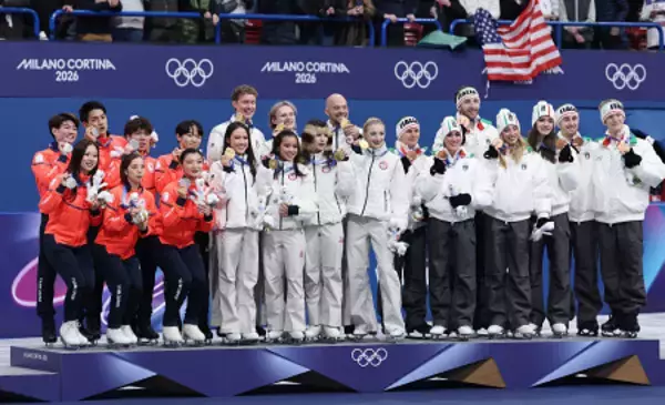 フィギュアスケート団体の表彰式　五輪