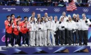 フィギュアスケート団体の表彰式　五輪