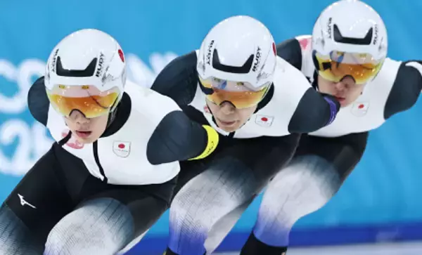 滑走する日本チーム　五輪