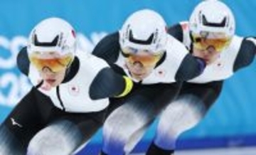 滑走する日本チーム　五輪