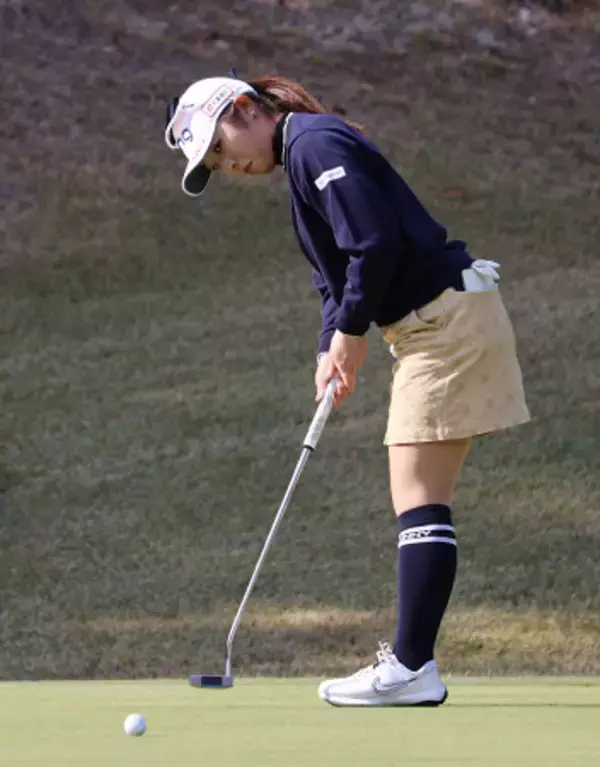 佐久間のパッティング　女子ゴルフ
