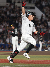 サヨナラ本塁打の山口　プロ野球