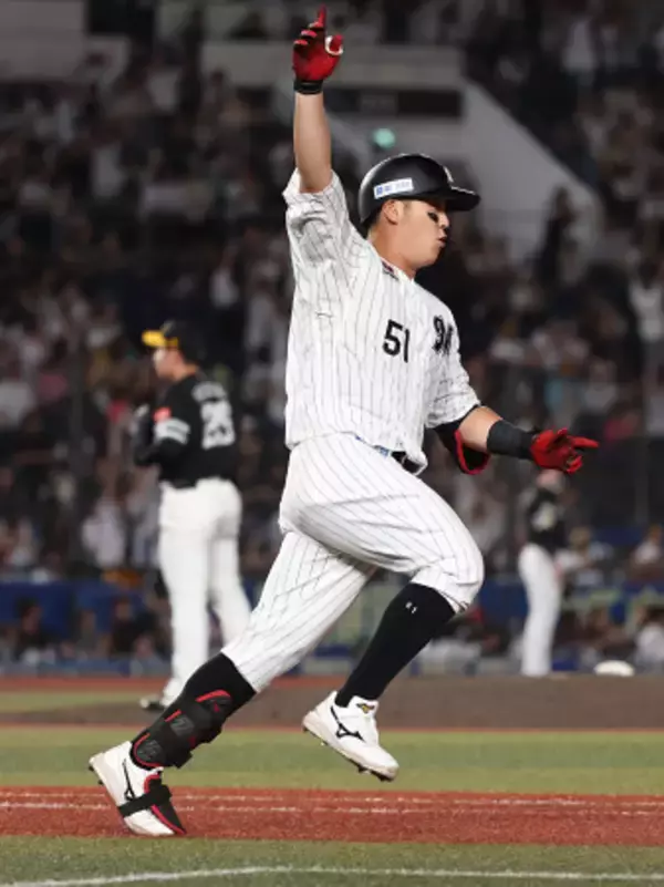 サヨナラ本塁打の山口　プロ野球