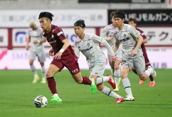 攻め込む佐々木　Ｊリーグ